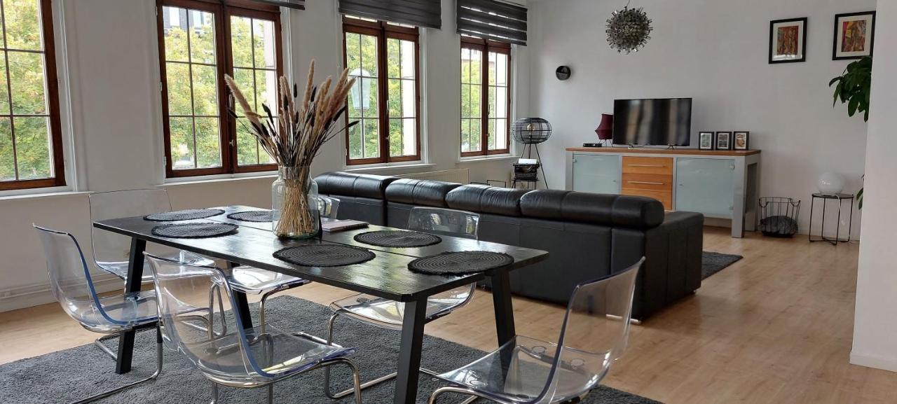 The View - Spacious 2 Bdr Appt In With View แอนต์เวิร์ป ภายนอก รูปภาพ